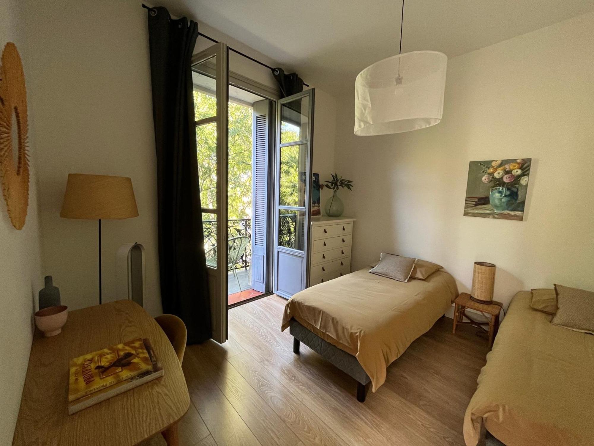 Nimes , Appartement Renove Dans Immeuble Classe. Nîmes Exterior foto